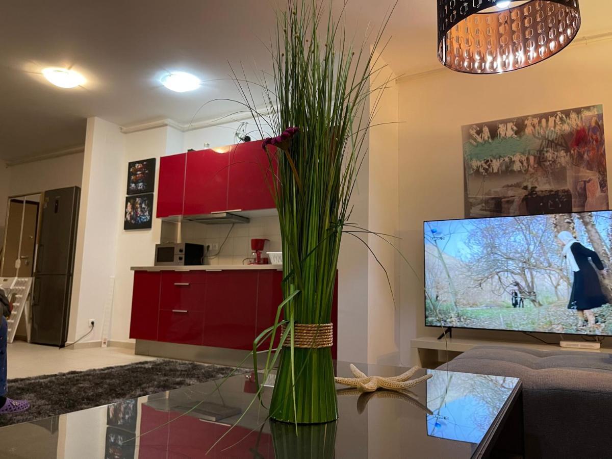 Apartment Happiness By Nicole Jutka, Visual Artist Olimp Zewnętrze zdjęcie