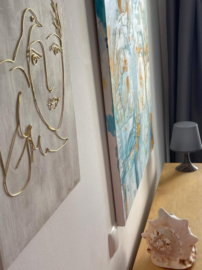 Apartment Happiness By Nicole Jutka, Visual Artist Olimp Zewnętrze zdjęcie