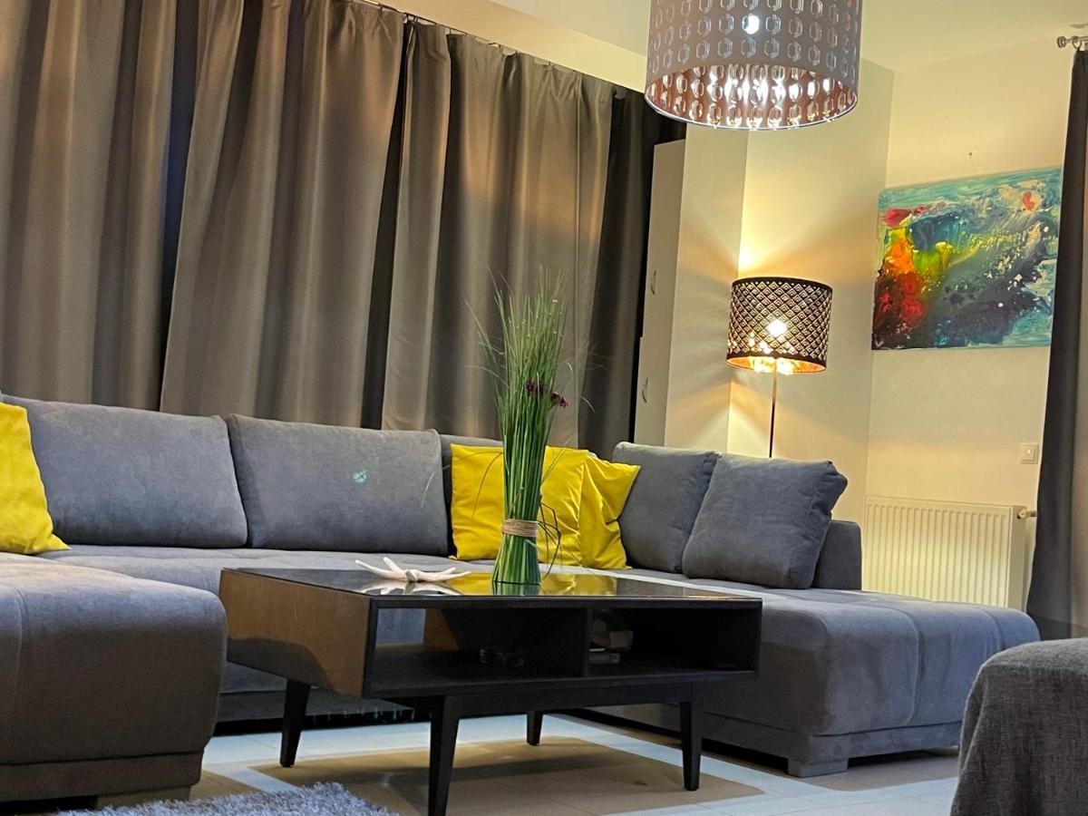 Apartment Happiness By Nicole Jutka, Visual Artist Olimp Zewnętrze zdjęcie