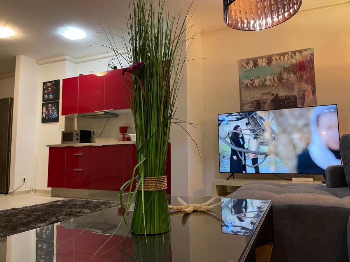 Apartment Happiness By Nicole Jutka, Visual Artist Olimp Zewnętrze zdjęcie