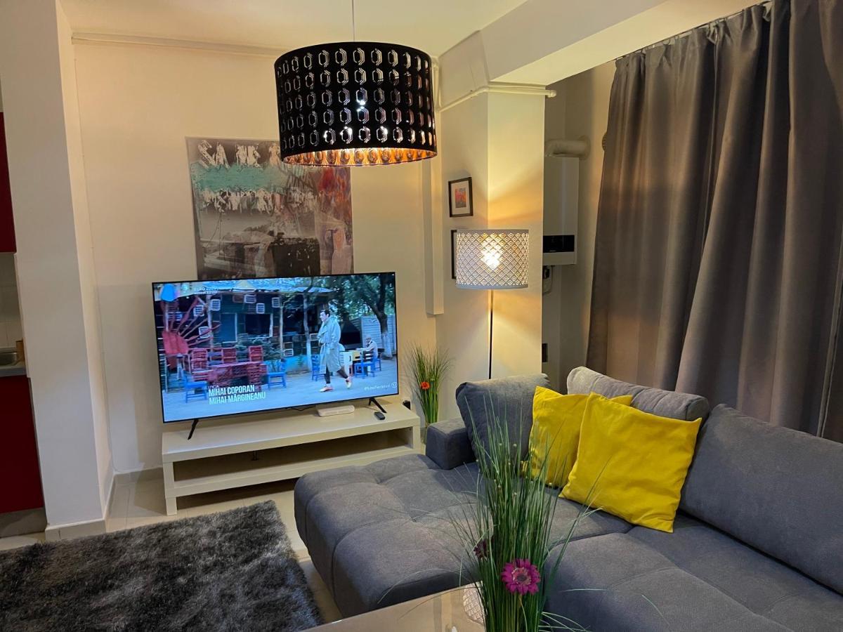 Apartment Happiness By Nicole Jutka, Visual Artist Olimp Zewnętrze zdjęcie